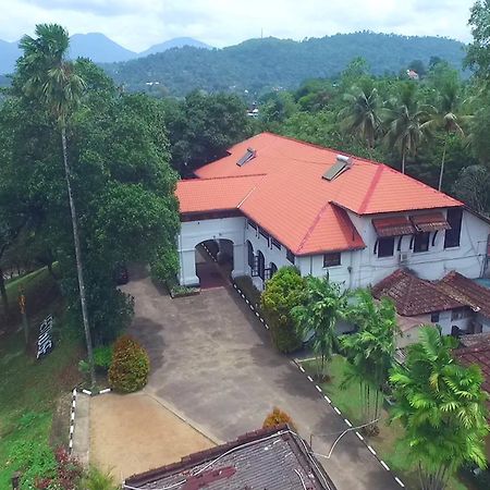 Ratnapura Rest House Hotel Ngoại thất bức ảnh